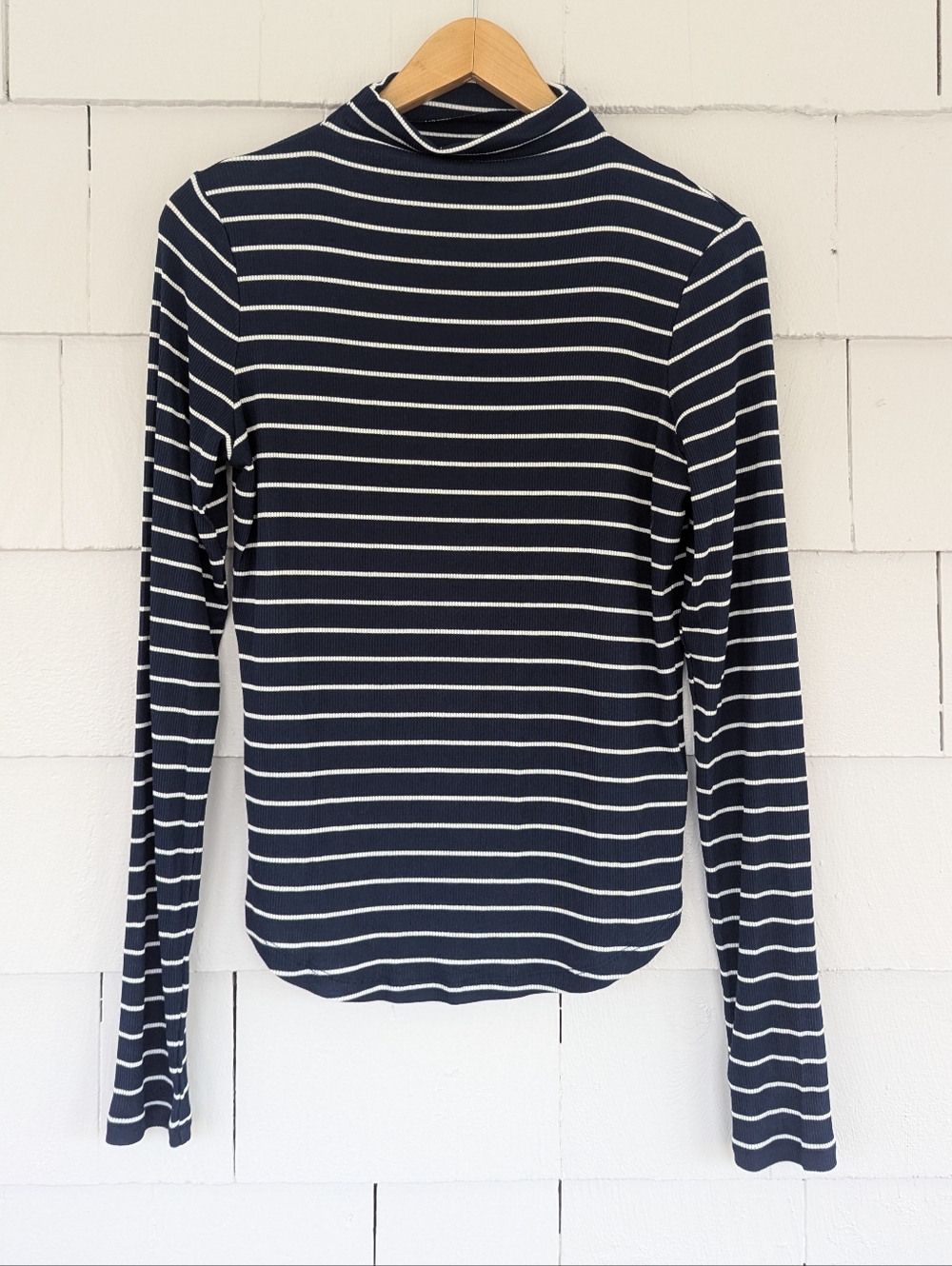New! American Eagle Navy Blue White Striped Mockneck Top Size Medium
